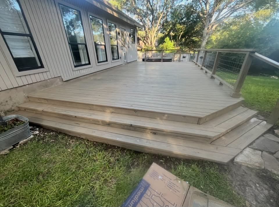 Five-Star Deck Cleaning & Staining In Shavano Park, Texas Image